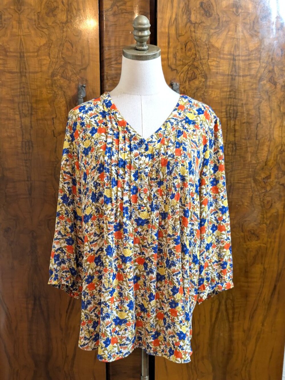 Rose + Olive Vibrant Ditsy Floral Blouse Tunic Plus 1X Pleated V-Neck Art Wear